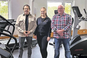 Gemeinsam blicken (v.l.) Thomas Zimmermann, Victoria Lambrecht und Volkmar Schruttke auf die Zukunft des Raumländer Fitnessstudios. (Foto: I. Rockel)